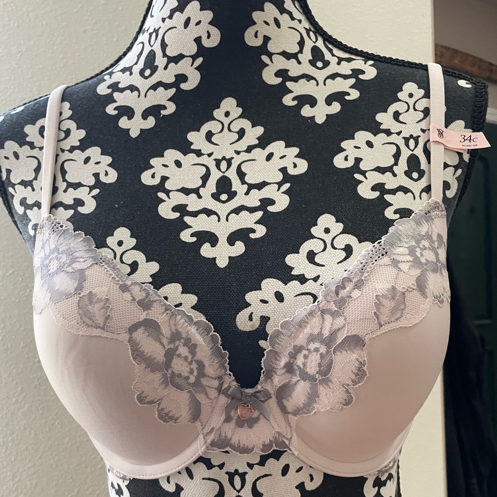 BNWT VICTORIA’S SECRET Bra Size 34C